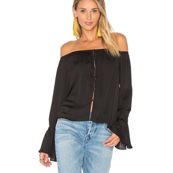 L'ACADEMIE Womens Cold Shoulder Long Sleeve Jewel Neck Top